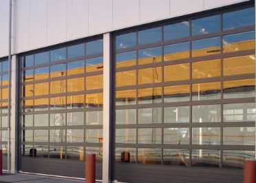 Αγορά Διαφανείς βιομηχανικές διασταλτικές πόρτες από αλουμίνιο για εκθεσιακές αίθουσες προστασίας από πυρκαγιά online manufacture