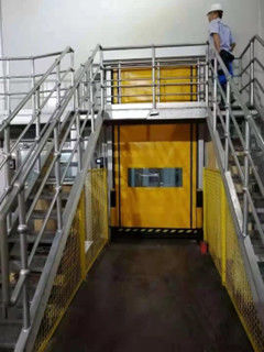 Αγορά Απομονωμένες βιομηχανικές γρήγορες πόρτες πάχους 1,5 mm με διαφανές παράθυρο online manufacture