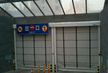 Αγορά Σκοτεινό μπλε κατακόρυφες πόρτες υφασμάτων ανελκυστήρα για τη βιομηχανία Αεροδρόμια Ναυπηγεία online manufacture