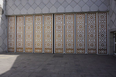 Αγορά 57 mm παχιά βιομηχανικές αναδιπλούμενες πόρτες χαμηλή συντήρηση προσαρμόσιμο σχέδιο online manufacture