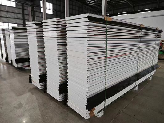 Πύλες γκαράζ με ταινίες σφράγισης EPDM από όλες τις πλευρές για καλή σφράγιση
