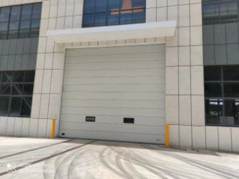 Απομονωμένη διασταλτική πόρτα γκαράζ για ψυκτική αποθήκευση επιλογές τηλεχειρισμού