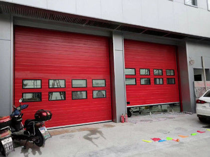 Προσαρμόσιμες διατομικές πόρτες για μεγάλα ανοίγματα και υψηλή κυκλοφορία