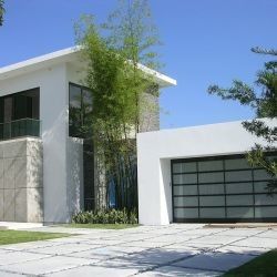 Ατσάλινη πόρτα, αυλή, συρόμενη πόρτα γκαράζ.